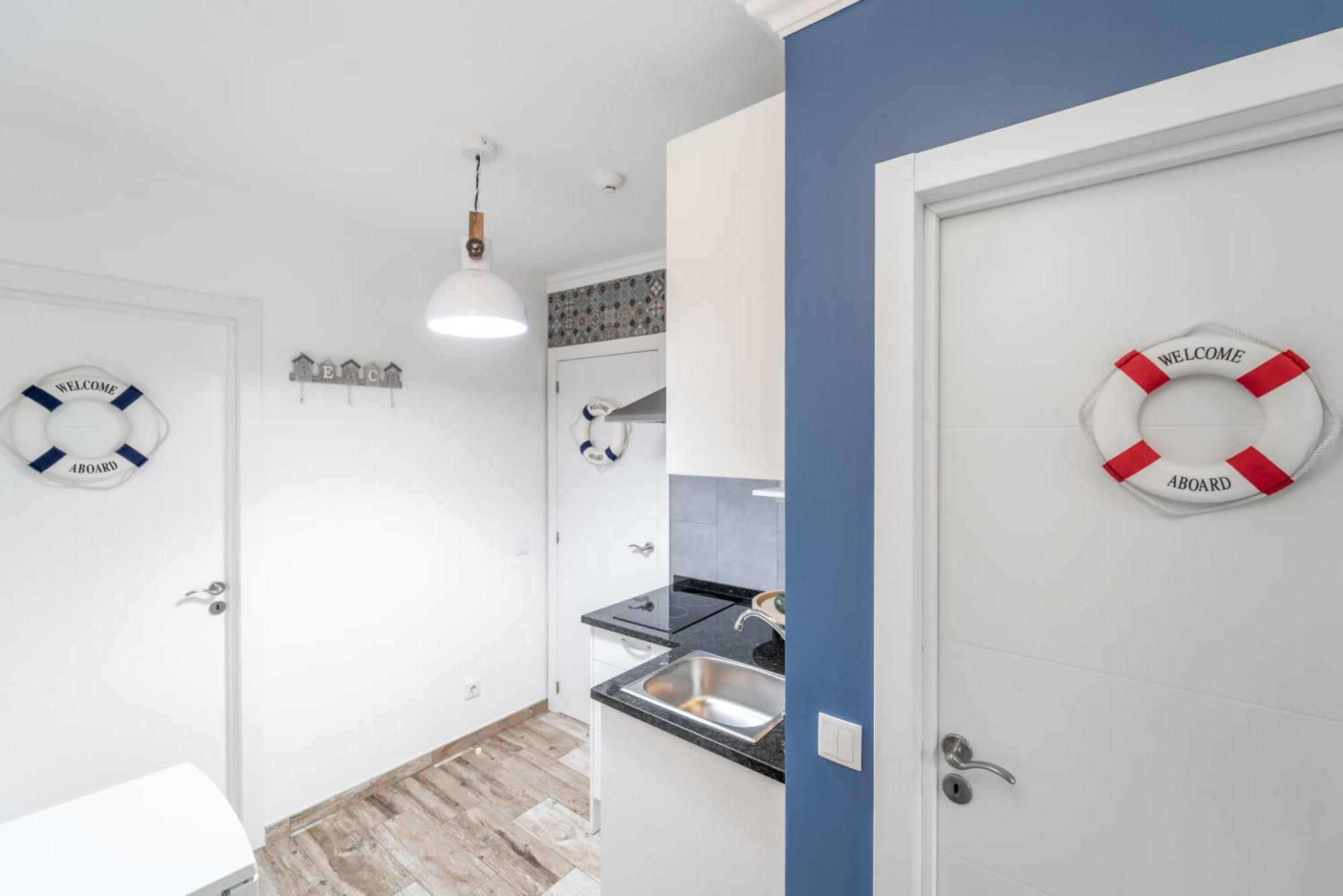 Main Street Apartments By Raspberry Cascade Φάρο Δωμάτιο φωτογραφία